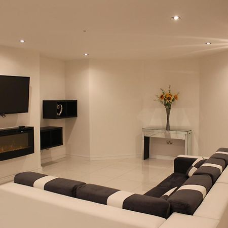 Blossom Lane Apartment Woodford  Kültér fotó
